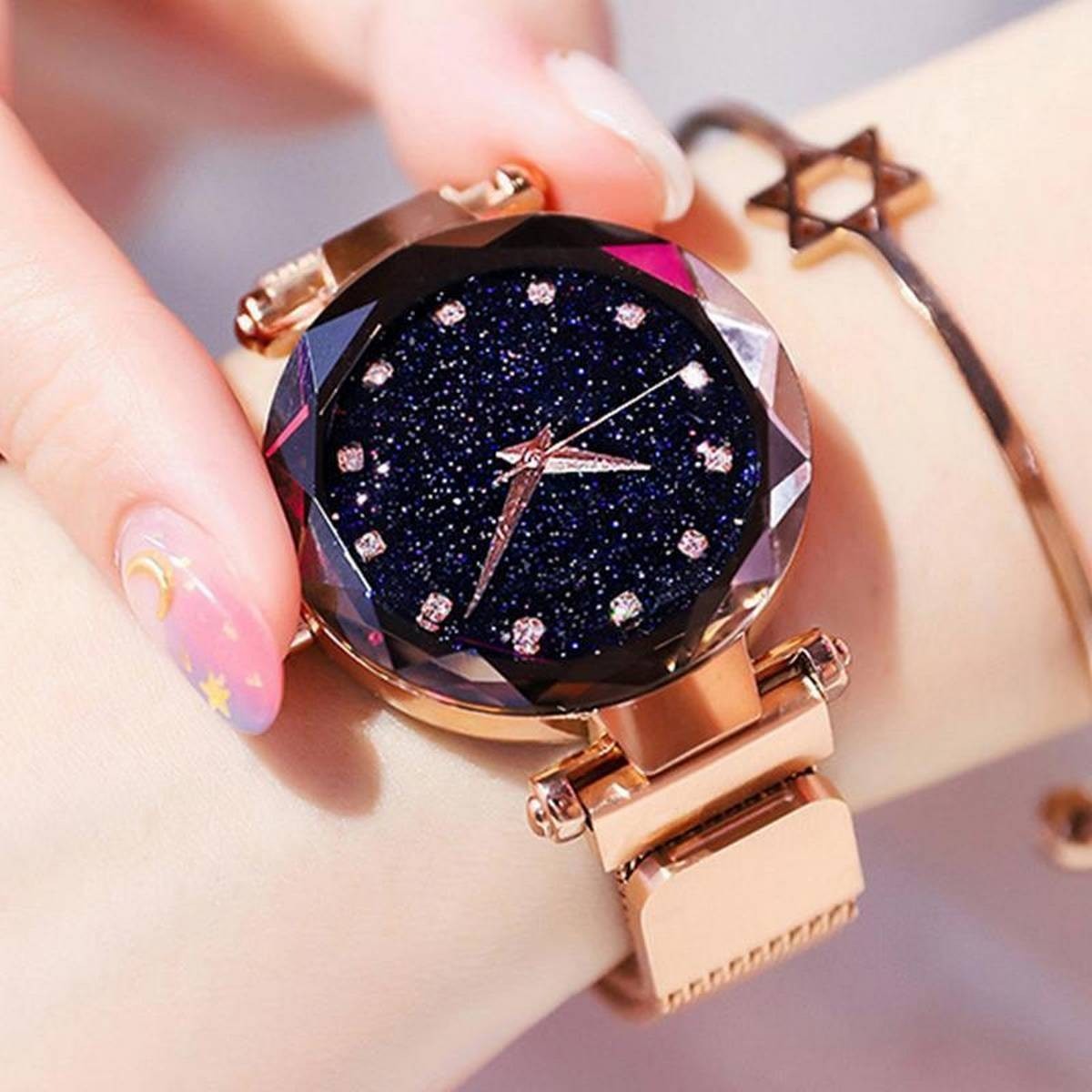 Stylish & fashionable Magnet Watch For Ladies